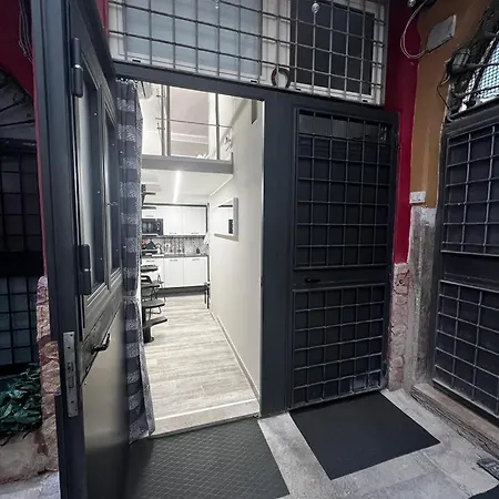 Leopardi House 3 *