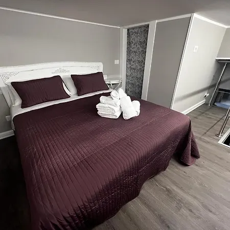 Leopardi House 3 *