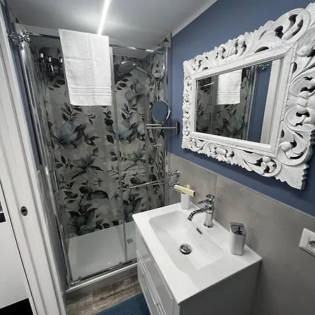 Leopardi House 3 Apartament